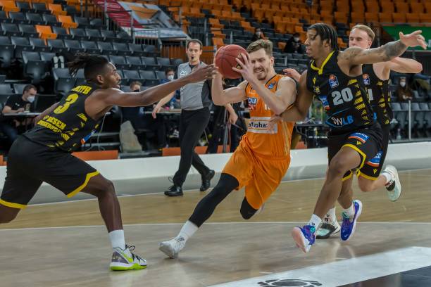 争议与目光 争议与目光