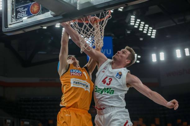 球员在与之 球员在与之