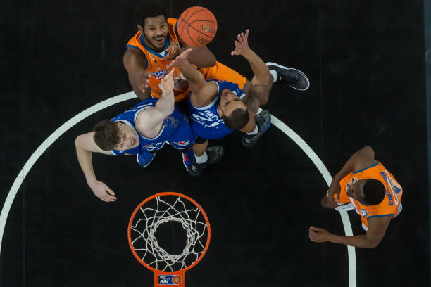 两大赛事更 两大赛事更